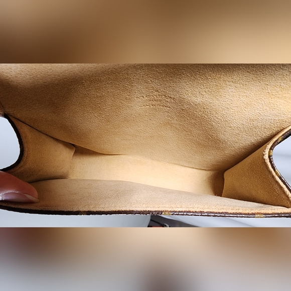 Louis Vuitton Florentine Belt bag (pm) Belt can fit up to 32" waist. Adjustable - Picture 10 of 15